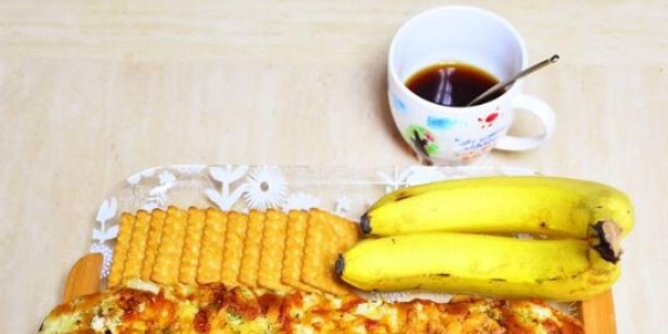 Can You Eat Bananas and Coffee?